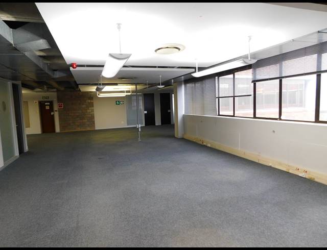 2,000M² OFFICE TO LET IN FERNDALE
